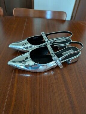 Steve Madden Anyaa Metallic Silver Flats Size 10M Pre Owned